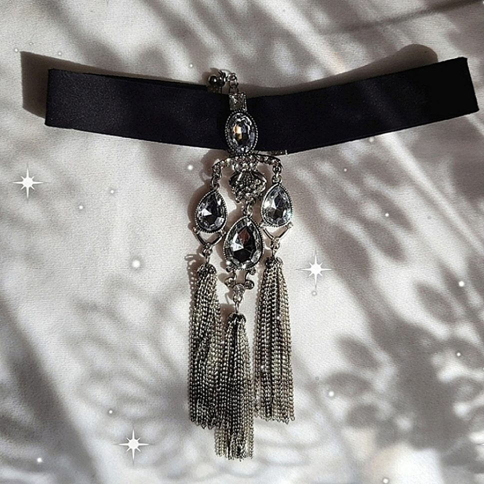 Chic And Glamorous Velvet Jeweled Choker 10$